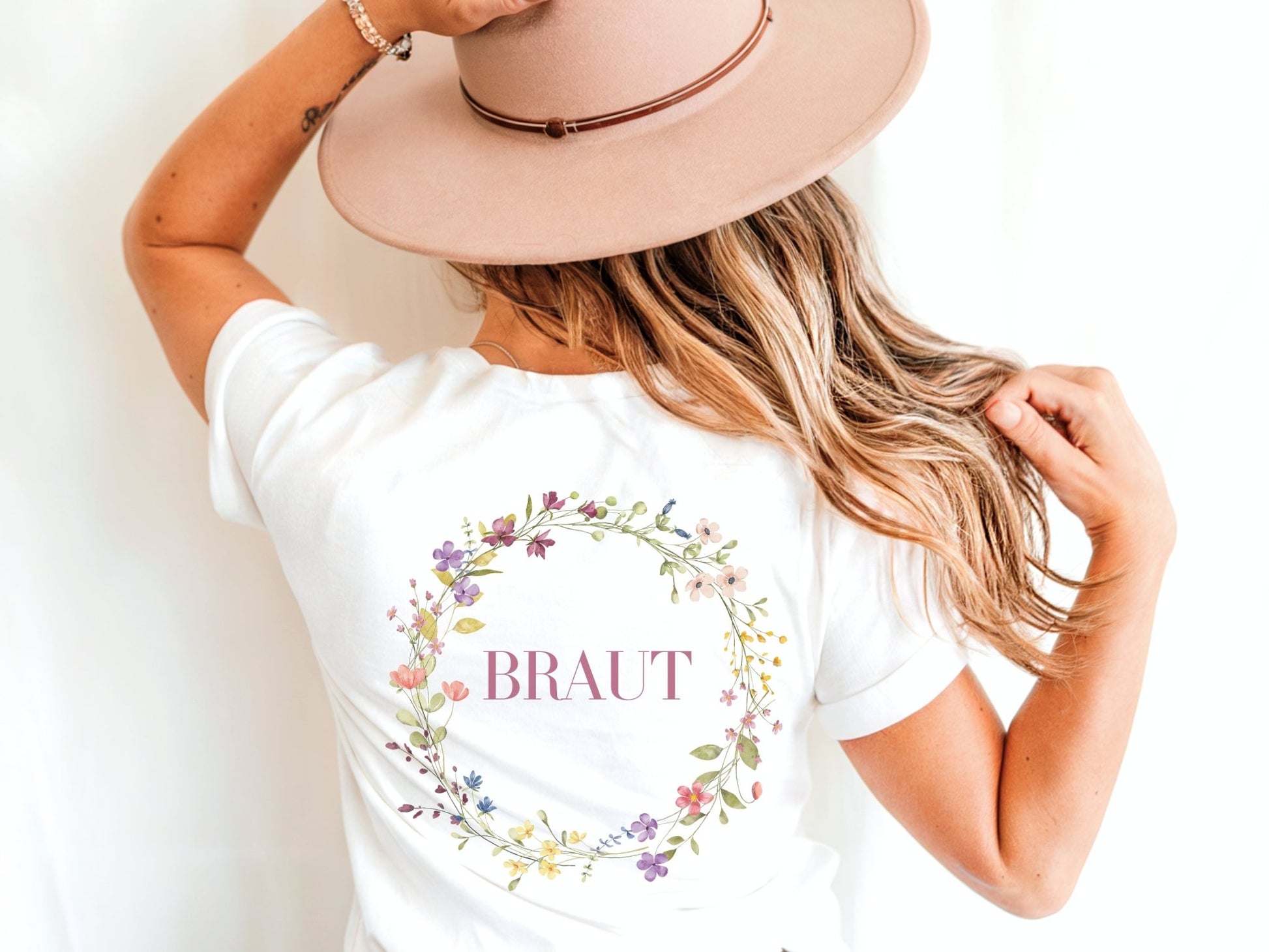 JGA Shirts mit Blumenkranz - Design und Namen - Braut Crew Shop
