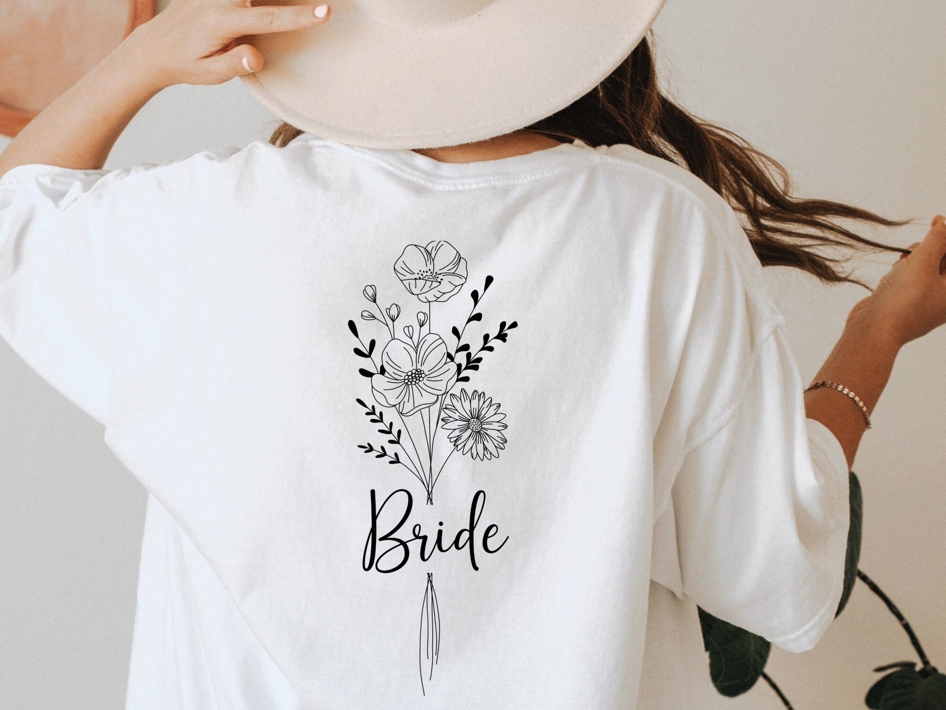 JGA T-Shirts mit Blumen Personalisiert und Minimalistisch - Braut Crew Shop