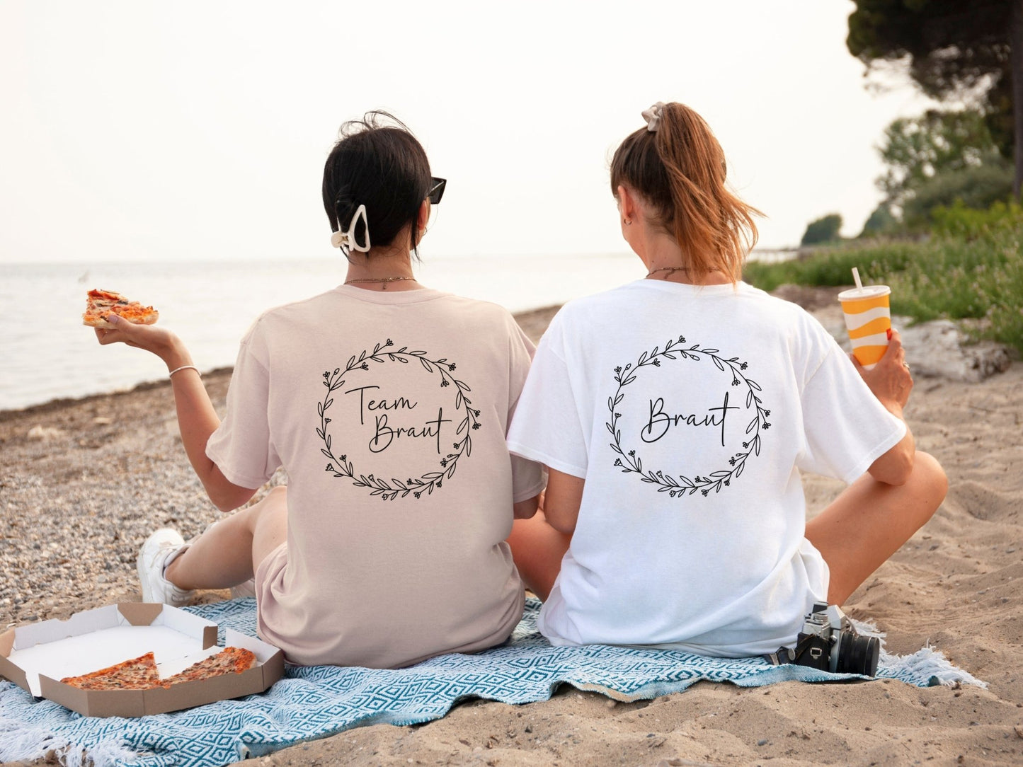 JGA T-Shirts mit Blumenkranz personalisiert für Braut und Crew - Braut Crew Shop