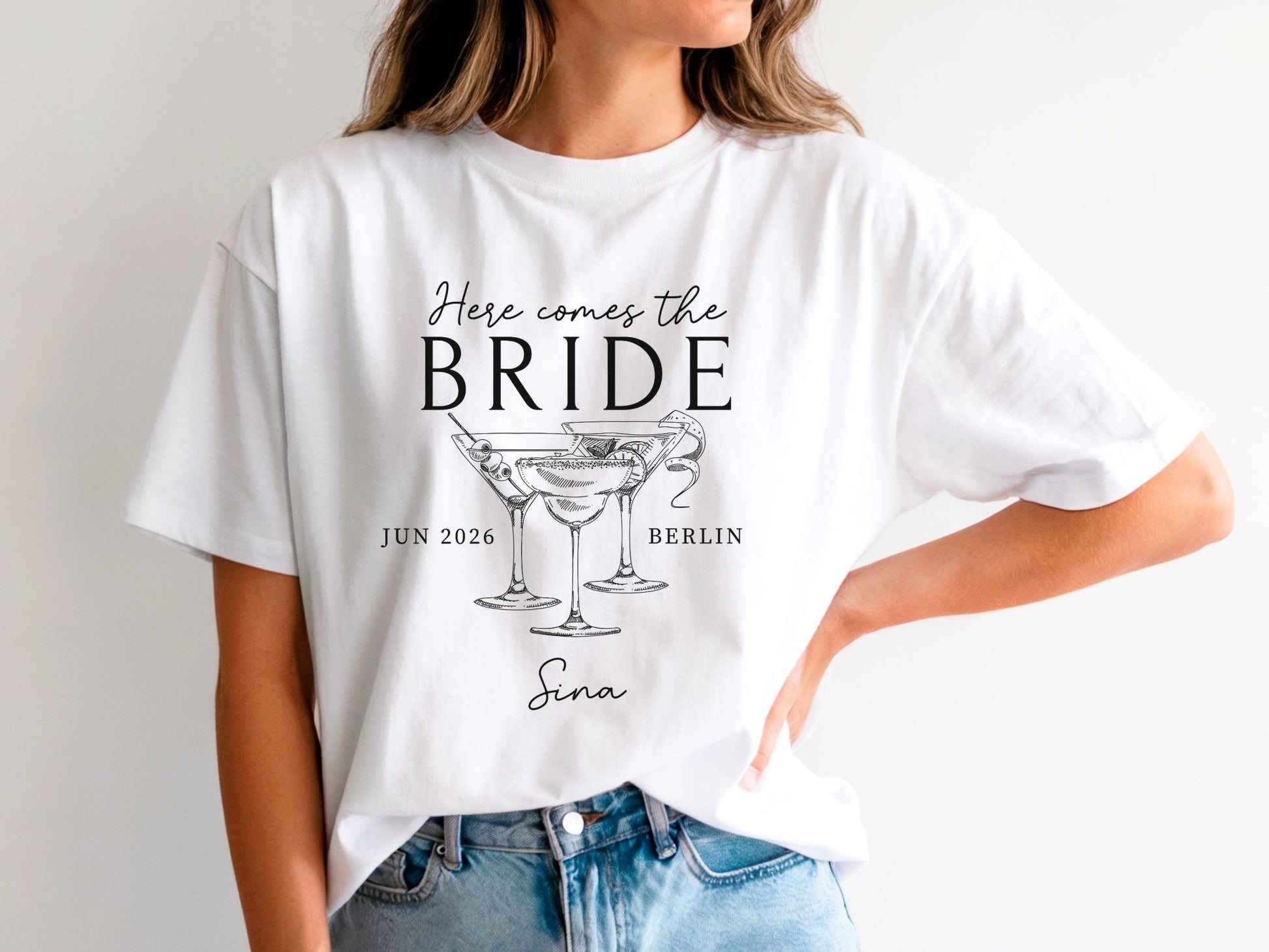 Personalisiertes JGA Shirt mit Cocktail - Design - Braut Crew Shop