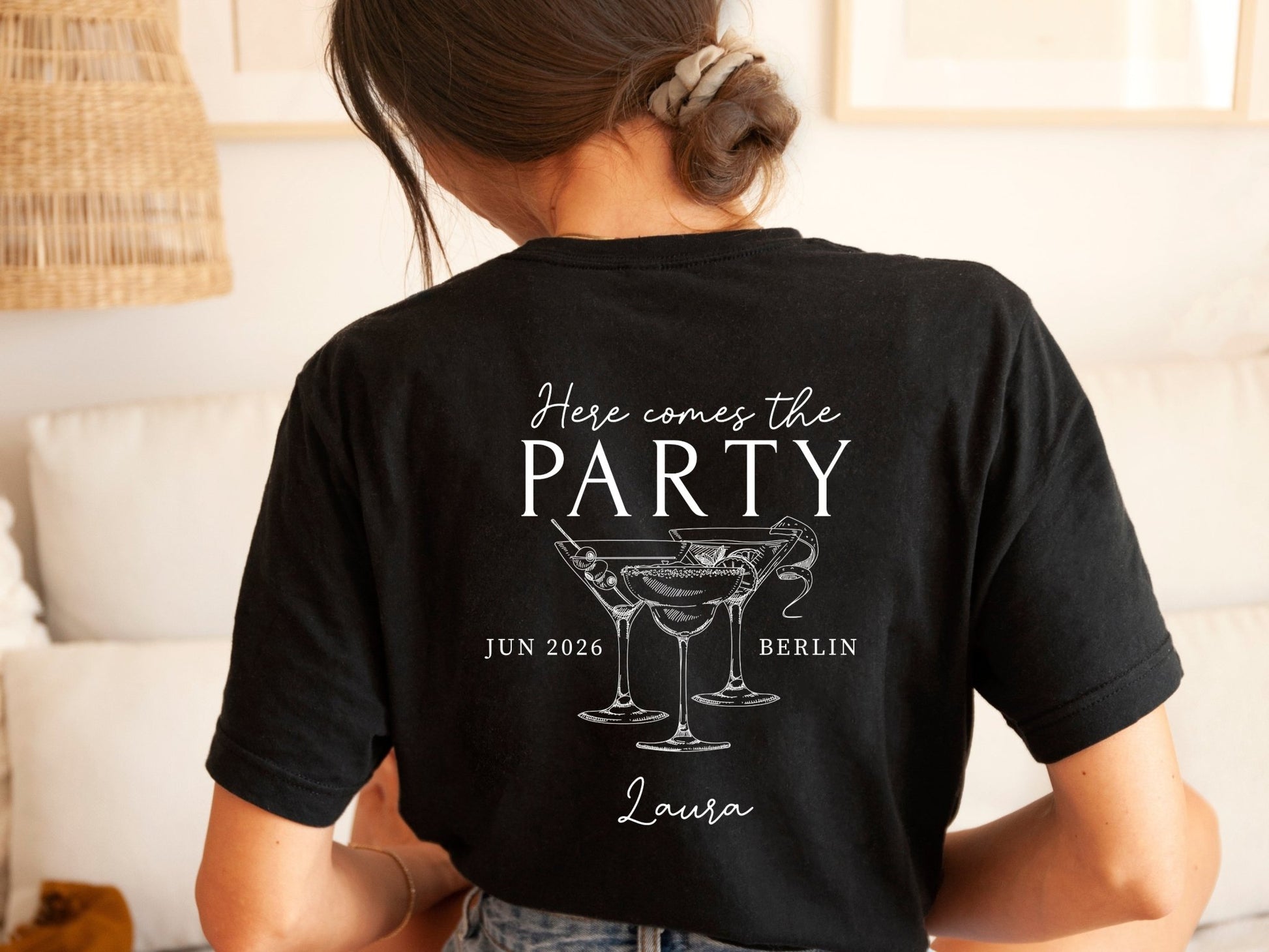 Personalisiertes JGA Shirt mit Cocktail - Design - Braut Crew Shop